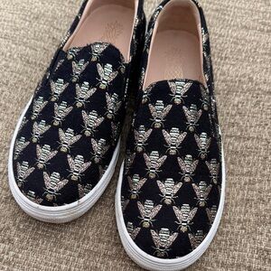 Aquazzura Black Slip-On Shoes with gold Bee Pattern sz 32 (1.5)